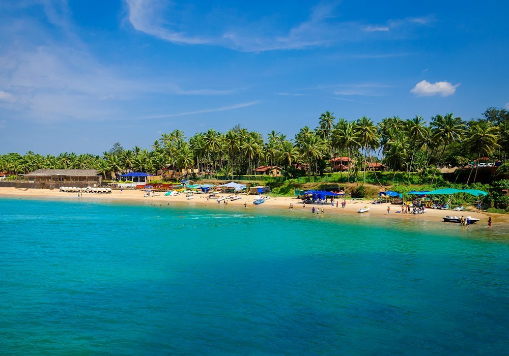 Beach and turquoise water in Goa